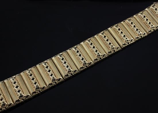 A stylish Italian textured 18ct gold pierced link bracelet, 7.25in.